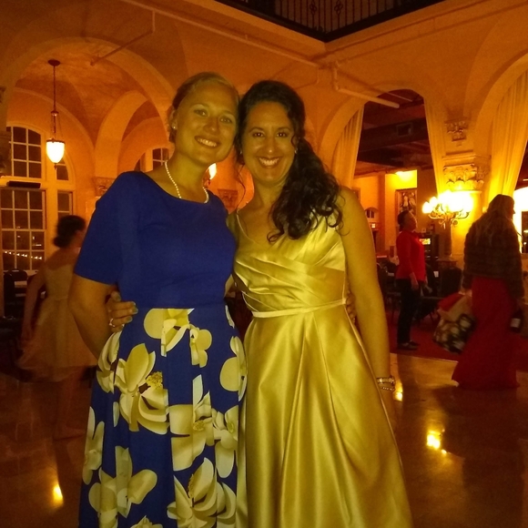 Elegant Cream Sleeveless Dress - Picture 3 of 11